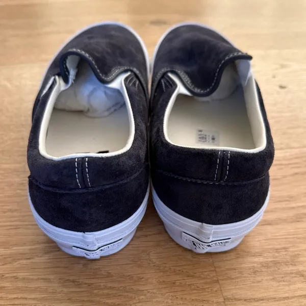 VANS - Skate Slip On Skate Shoes in Navy Blue & White - Image 2