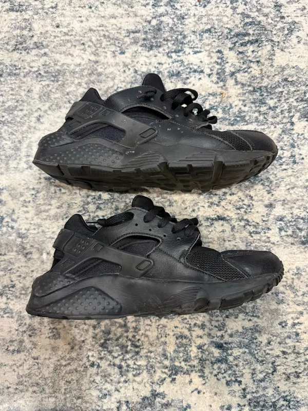 Nike Huarache Shoes - Image 2