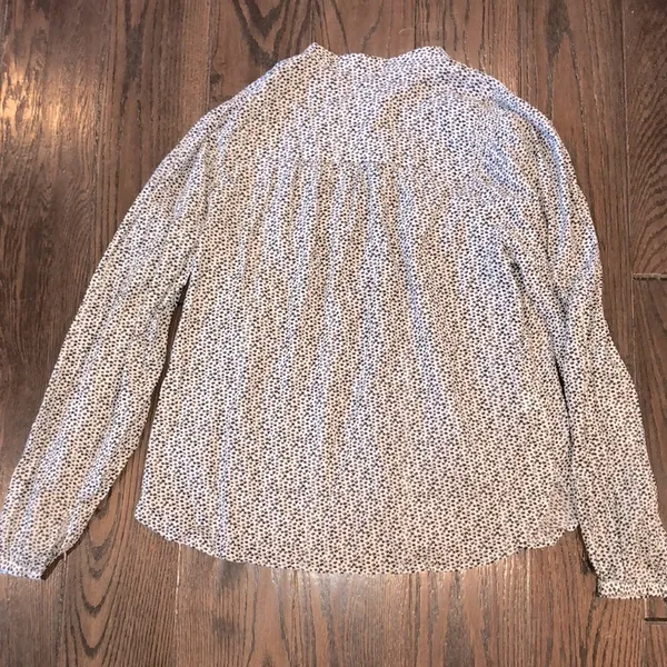 Loft black and white long sleeve floral top size small - Image 8
