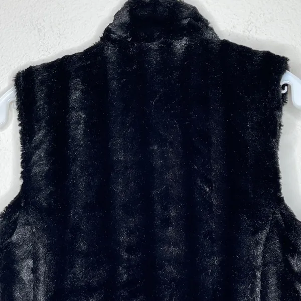Private Quarters Touch of Mink‎ Vest Black - Image 2
