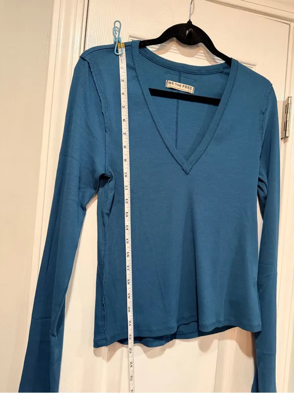 NWOT We The Free Size L Free People Ribbed V-Neck Long Sleeve Fitted Top Raw Hem - Image 4