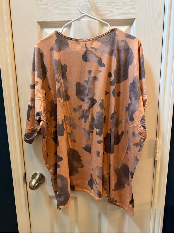 NWT Southern Stitch Camo Print Tee in Brown & Charcoal - Image 3