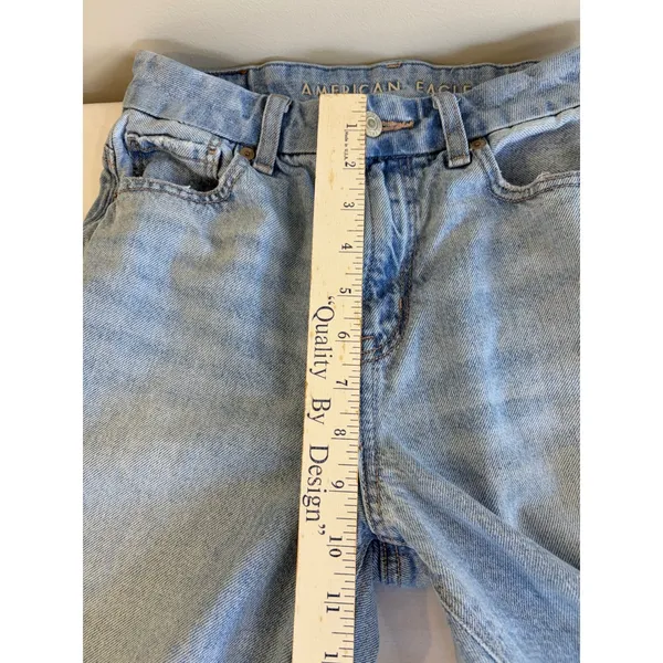 American Eagle Curvy Mom Jeans Light Wash Distressed‎ High Rise Blue Denim 26x26 - Image 5
