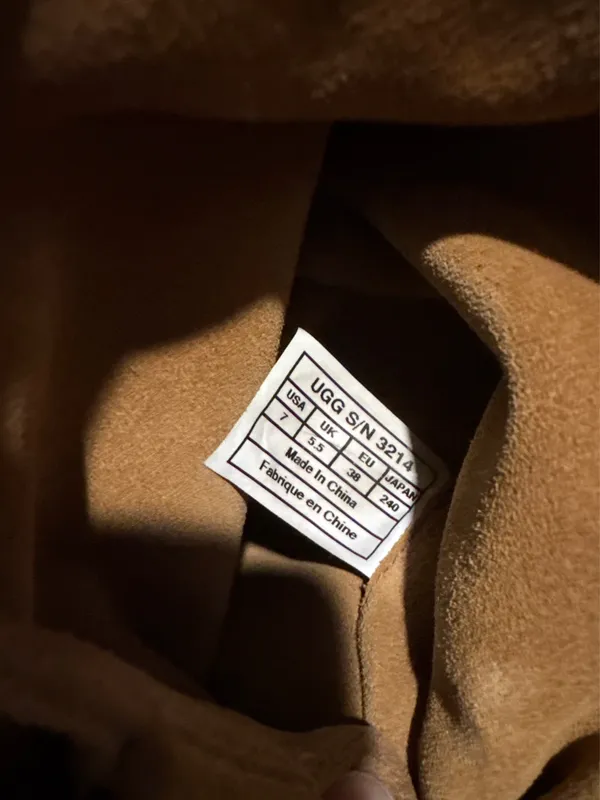 UGG Boots Classic - Image 4