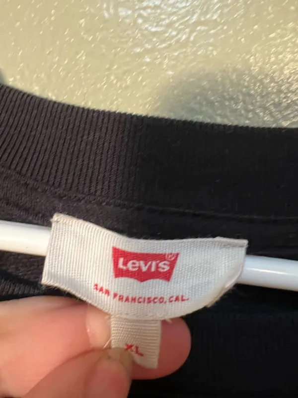 Levi's Women's Size XL Crewneck Sweatshirt Black White Batwing Graphic Classic - Image 8