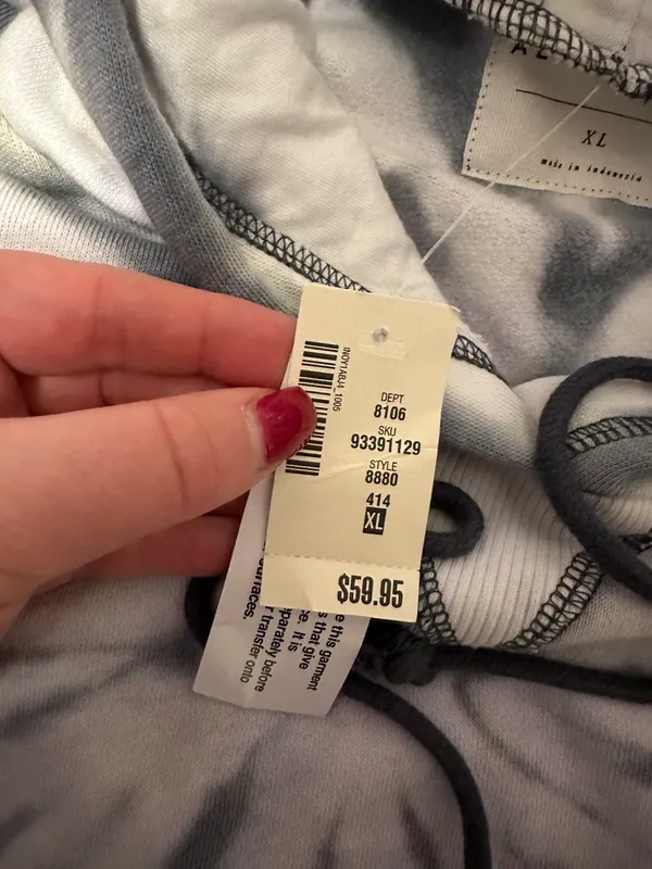 American Eagle NWT Women’s  Cropped Hoodie - Image 3