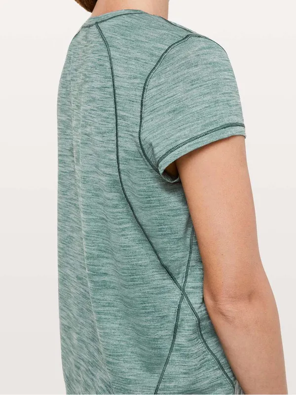 Lululemon Another Mile Short Sleeve Tee in Heathered Green Smoke Size 6 - Image 4