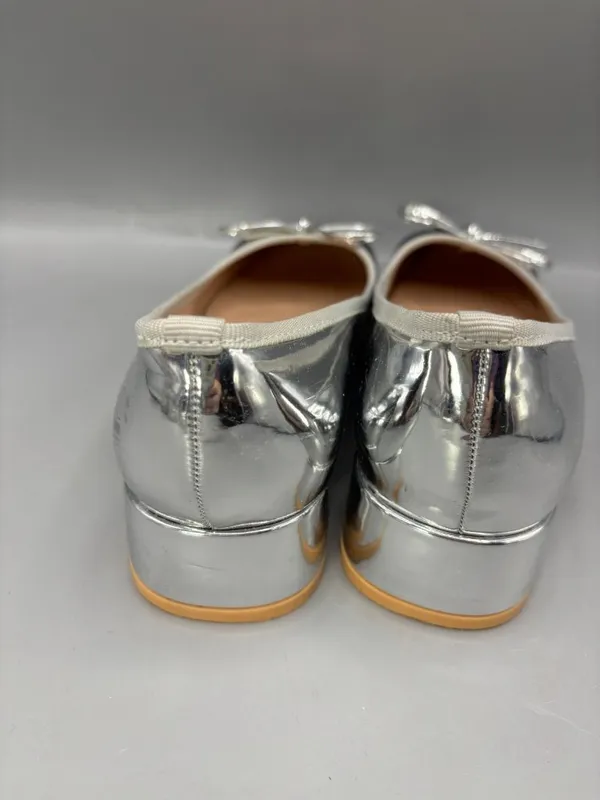 Berness Marie Pumps Women 5.5 Silver Black Patent Bow Details Slip On Block Heel - Image 4