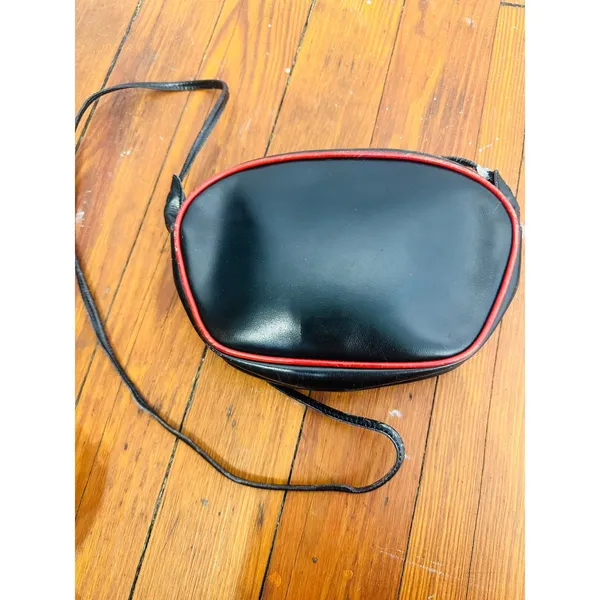 Vintage GUCCI Black Red 1980s Leather Oval Interlocking GG Logo Crossbody Purse - Image 4