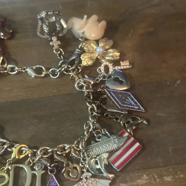 Gold tone loaded charm bracelet - Image 3