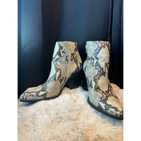 Mikey Grey Snakeskin Print Pointed Toe Block Heel Ankle Booties Size 10M - Image 3
