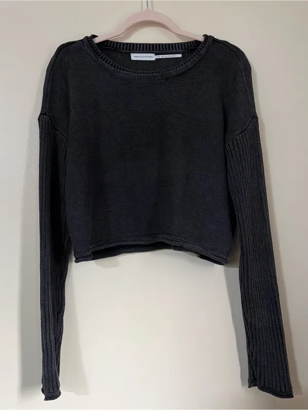 Urban Outfitters Dark Grey Cropped Sweater Size Medium Indie Lounge Streetwear - Image 2