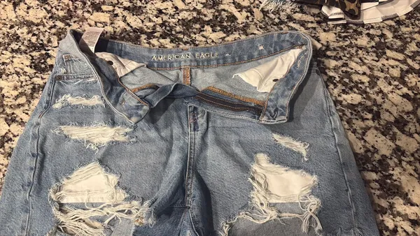Midrise American Eagle shorts - Image 4