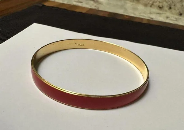 Vintage Crown Trifari Red enamel Gold Tone Bangle Bracelet Signed 8 Inch - Image 5
