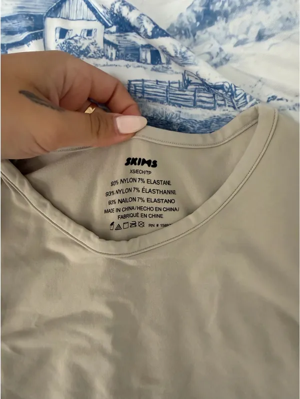 SKIMS tee - Image 3
