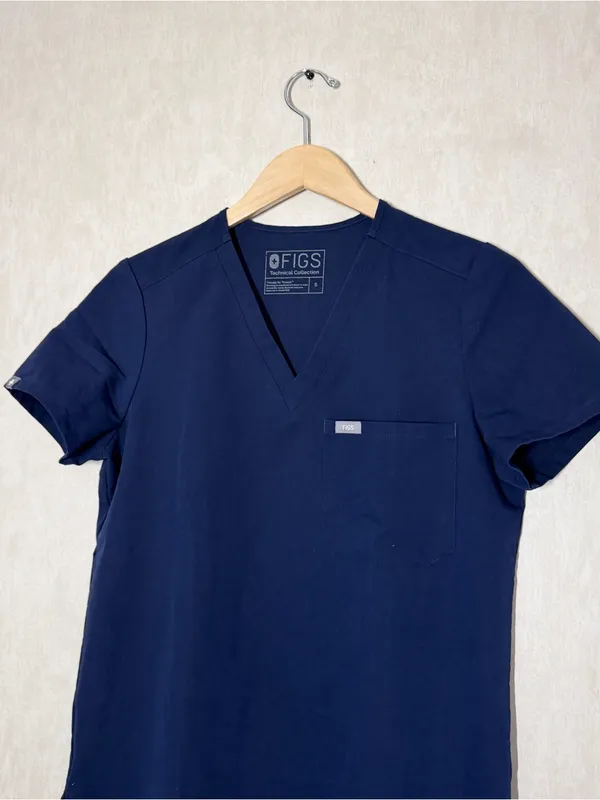 Figs Women’s Catarina Scrub Top V-Neck Shortsleeve in Navy S - Image 4