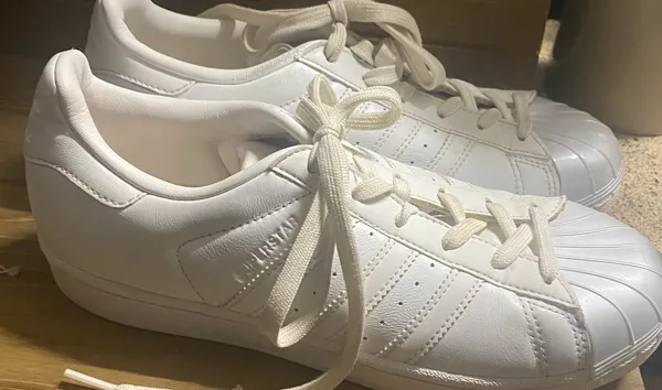 Adidas super star shell toe sneakers white size 7 *** please notice 1 shoe missing emblem inside*** - Image 2