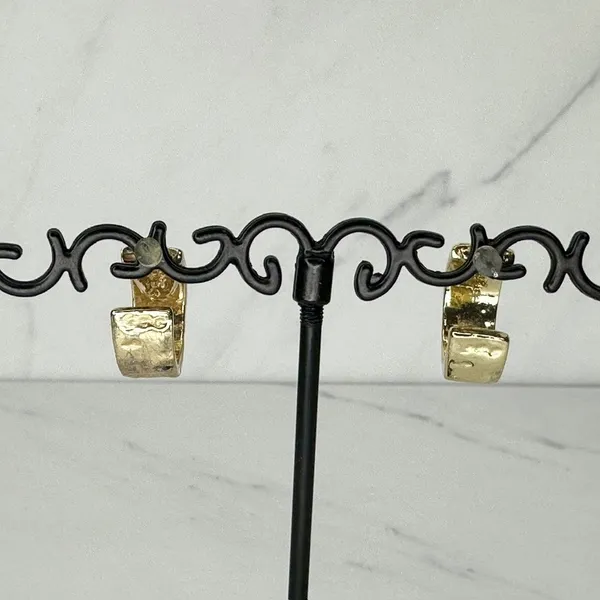 Chico's Hammered Metal Gold Tone Hoop Earrings ✨ - Image 8