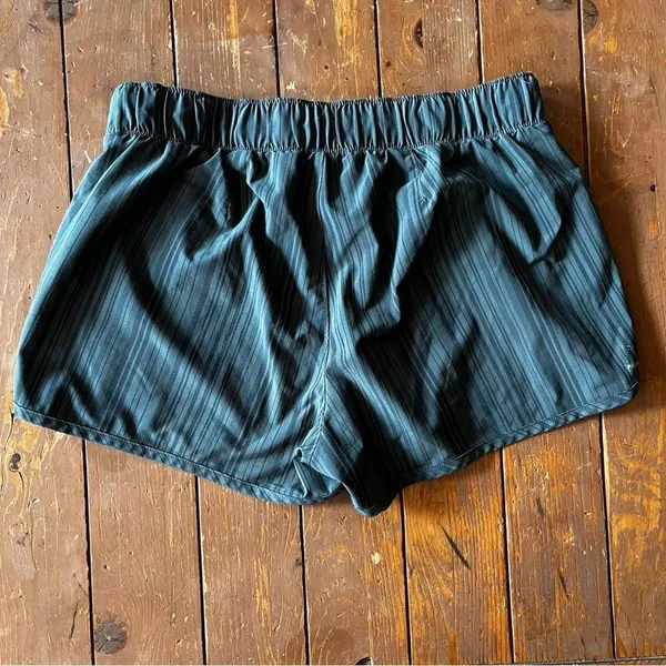 ATHLETA Perfect STRIPE SWAY Subtle Stripe Shorts ZIP Pocket - Image 4