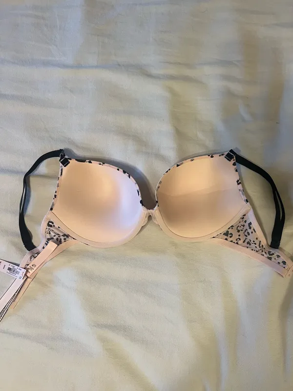 Victoria's Secret NWT Push Up Bra Size 32DD - Image 2
