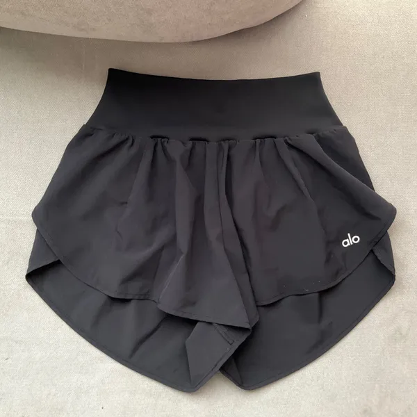 Alo Yoga Gold Medal Short Black XXS - Image 2