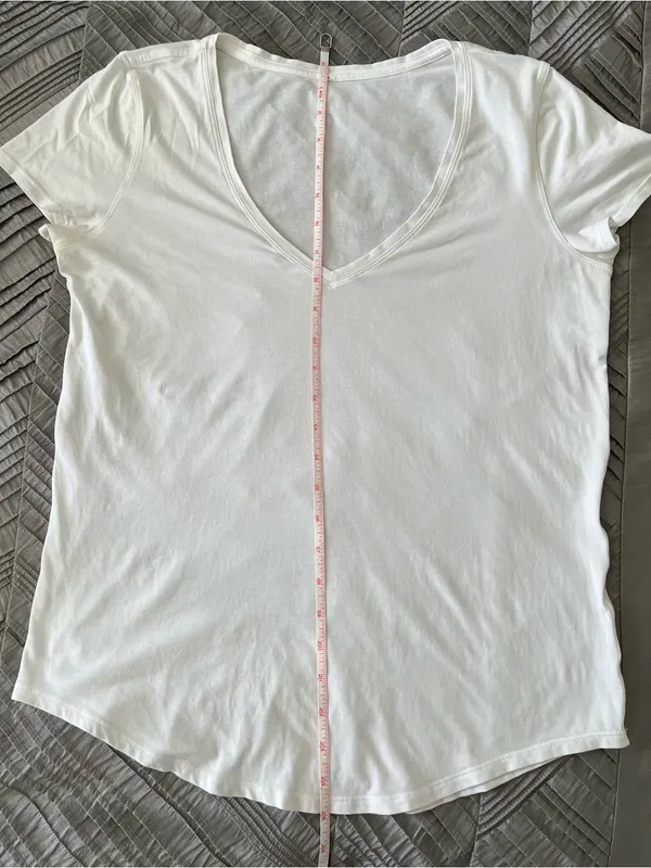 Lululemon white v neck workout tshirt - Image 5