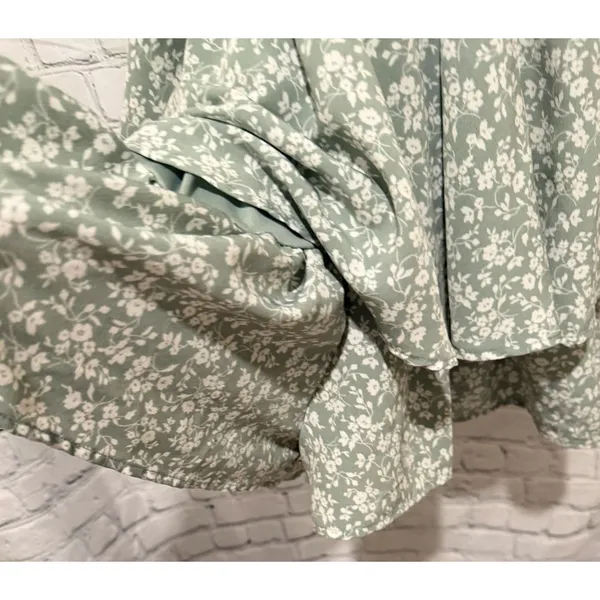 Altard State Kelley Green And White Floral Shorts Romper Size Large - Image 4