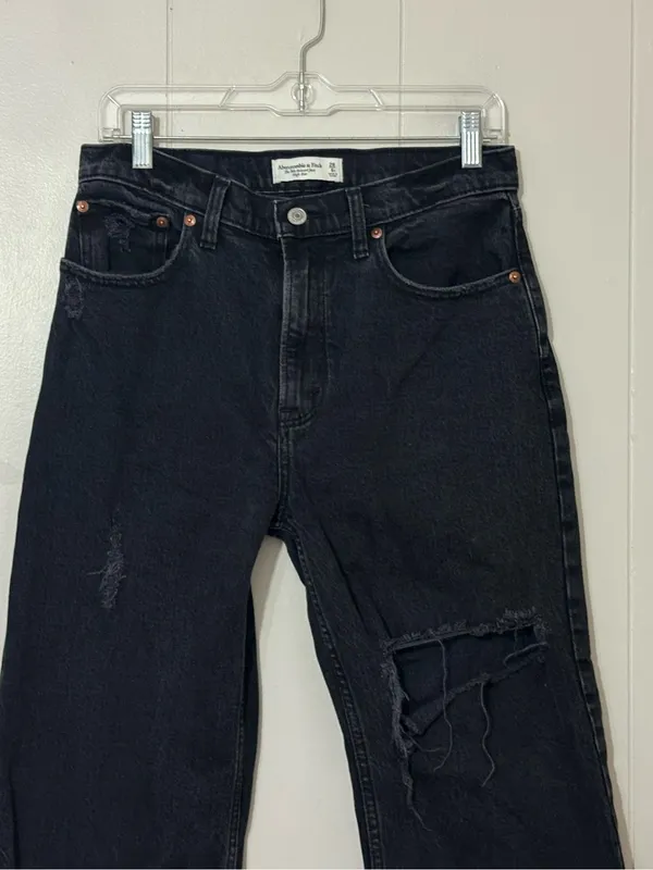 Abercrombie 90s Relaxed High Rise Distressed Black Jeans 28 / 6 - Image 2