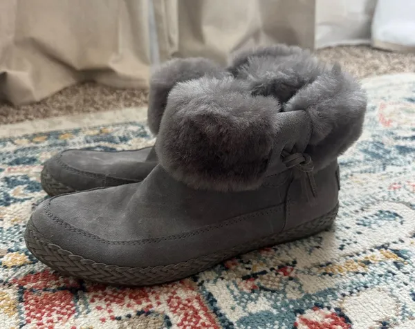 UGG Boots Women’s 7 - Image 2