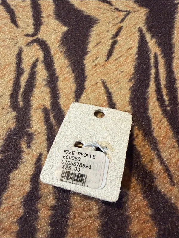 Free people gold ear cuff NWT $25 - Image 2