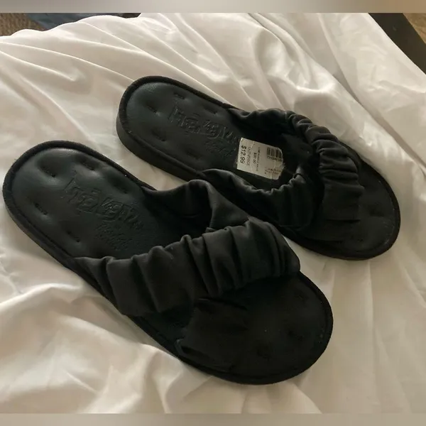 Black Crisscross Slip Ons Size 7 - Image 8
