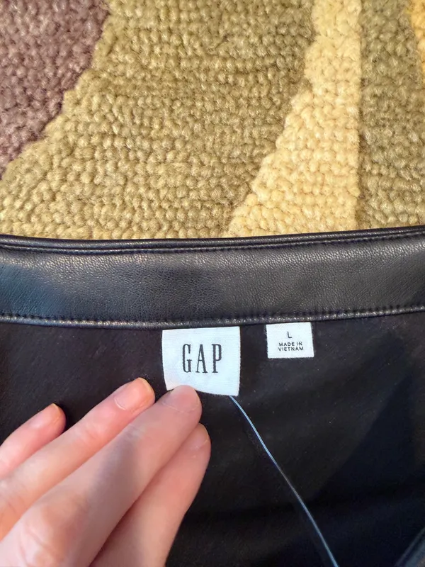 NWT Gap Faux Leather Black Short Mini Skirt Women’s Size Large - Image 3