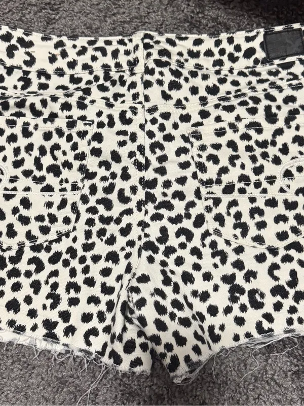 Black & White Leopard Print Denim Shorts.. American Eagle - Image 2