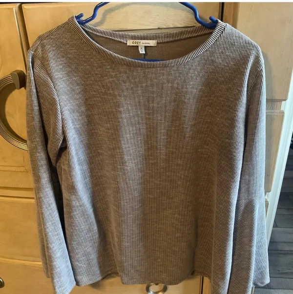 Boutique Bell Sleeve Top - Image 4