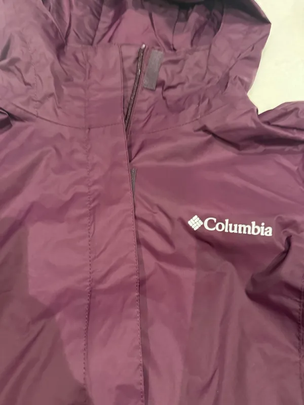 Women Columbia rain jacket small - Image 2