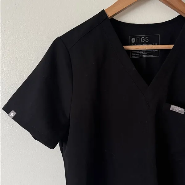 Figs S Casma Three-Pocket Scrub Top in Black - Image 8