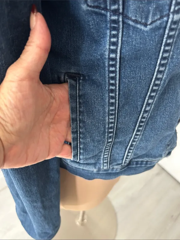 Levi’s Stretch Denim Trucker Jacket - Image 6