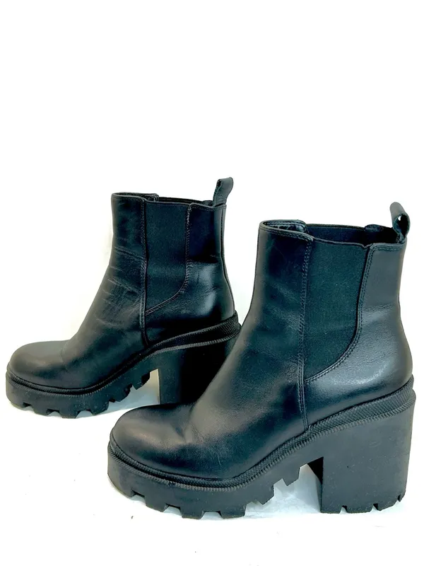 Steve Madden Roxie Platform Bootie in Black Leather, Chunky Lug Sole, size 9 - Image 5
