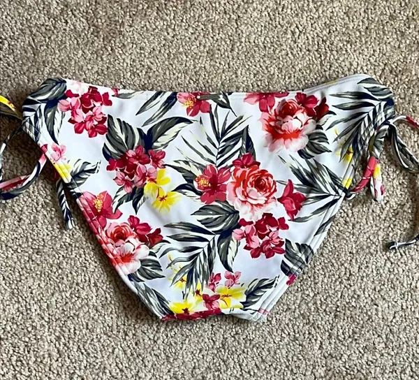 Abercrombie & Fitch Floral Side Tie Bikini Bottom. Size Small - Image 6
