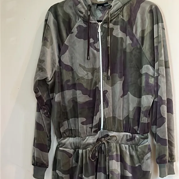 Ashley Stewart Romper.Size 14/16. Camo Velour Drawstring Hoodie Long SL Full Zip - Image 5