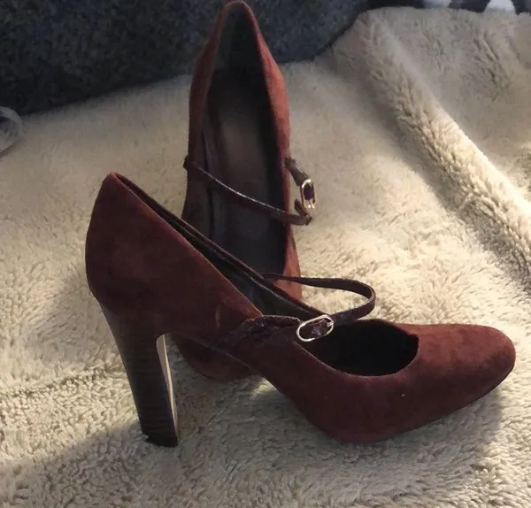 Banana Republic size 7 Maroon Heels - Image 2