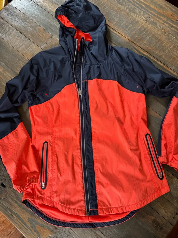 Lululemon Run: Get Up and Glow Reflective Jacket - Image 2