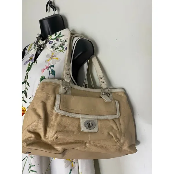COACH Medium/ Large Leather Tan White Shoulder Bag - Image 11