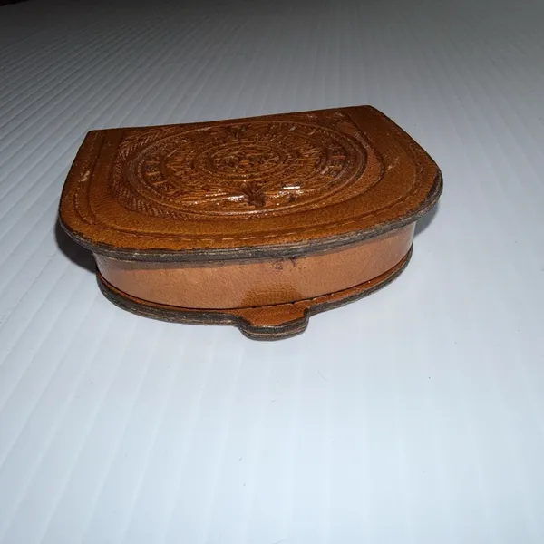 Vintage 3" Stamped/ Tooled Leather Mexican Coin Purse Wallet Brown - Image 4