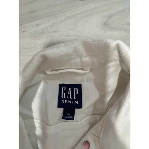Gap Denim Women White Trucker Jean Jacket XS Classic Button Front Pocket - Image 3