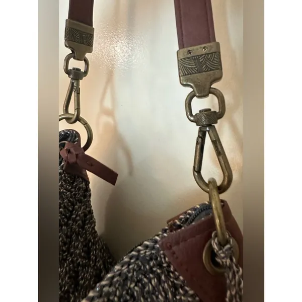 The Sac Woven Hobo Shoulder Bag in Brown and Cream - Image 4