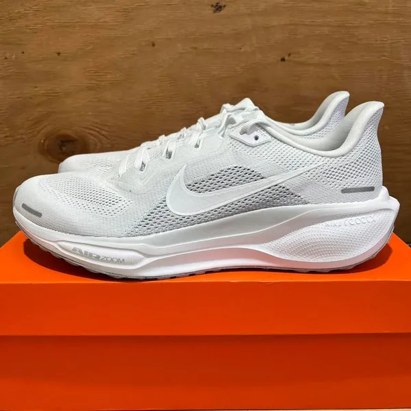 Nike Women's White Trainers - Image 4