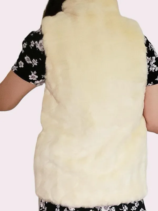 love tree cream faux fur vest. - Image 4