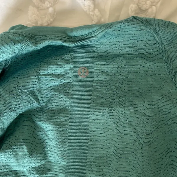 Rare, Lululemon longsleeve - Image 5
