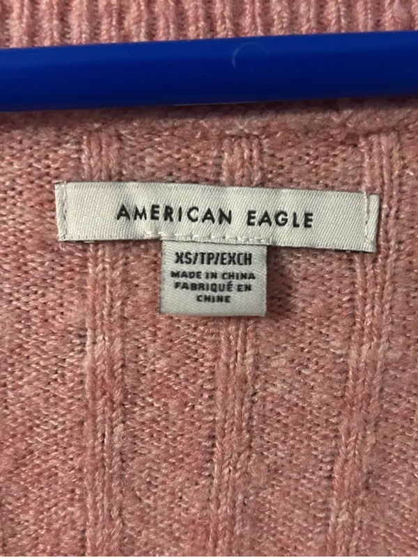 AE Cropped Ribbed Cardigan - Image 3